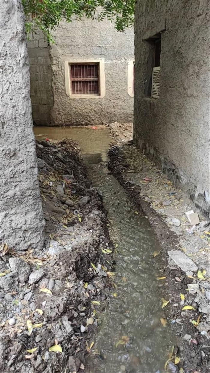 أهالي القلوعة في عدن يطلقون نداء استغاثة بعد أسبوعين من طفح المجاري