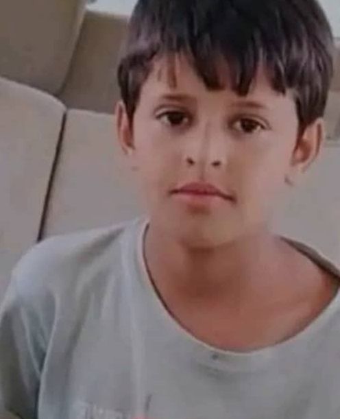 جريمة مروعة في يافع.. مقتل طفل طعنًا بـ"خنزرَه" على يد قريب مضطرب عقليًا