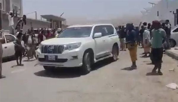 لجنة برلمانية تعلق أعمالها في حضرموت بعد محاصرتها من قبل مسلحين والمطالبة بمحاسبة المتورطين