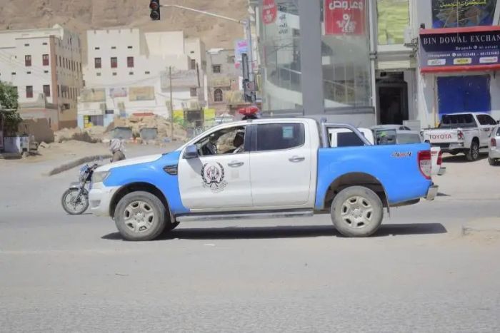 ضبط شخصين بحوزتهما 41 حبة مخدرة وآخرين متهمين بتعاطي الحشيش بتريم حضرموت