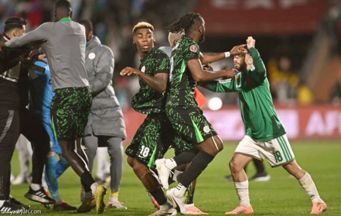 كاف يحقق في "سلوك غير مقبول" بعد اشتباكات في ربع نهائي أمم أفريقيا